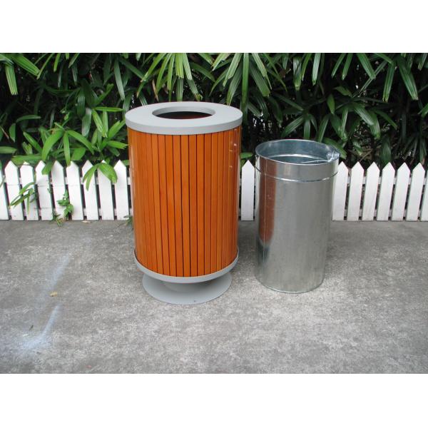 Round Outdoor Trash Cans , Mild Steel Solid Wood Trash Bin With Galvanized Liner
