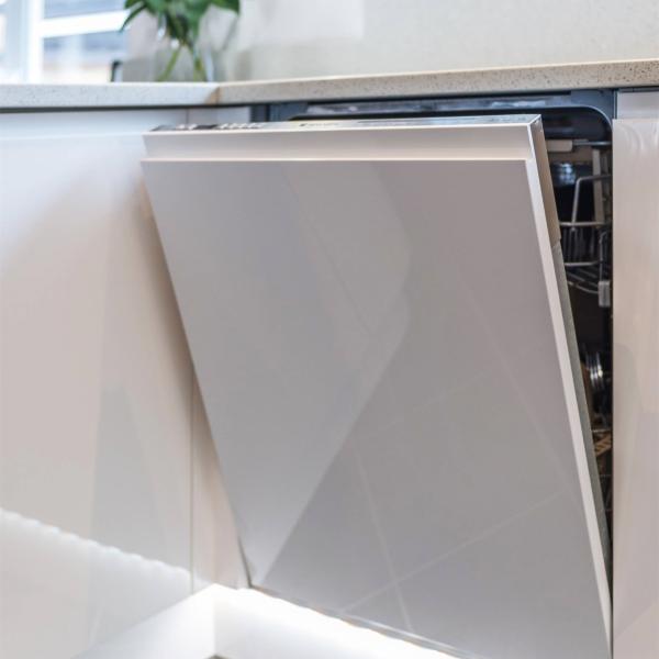 I Shape White Glossy Kitchen Cabinet Modern Italian Kitchen With Drawers And Island