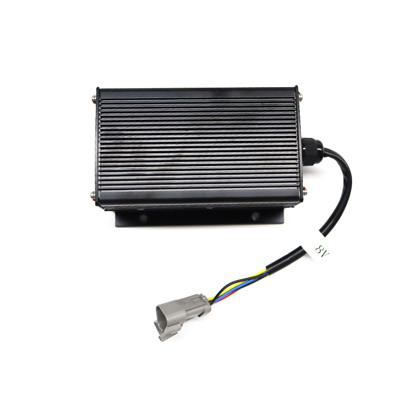 Forklift DCDC Converter with Contactless Switch Technology, Pre-Charge Protection, and IP65 Protection for Reliable On-Board Power Supply