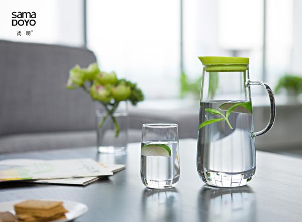 1250ml Sustainable Glass Water Pitcher Kettle Jug With Lid ODM
