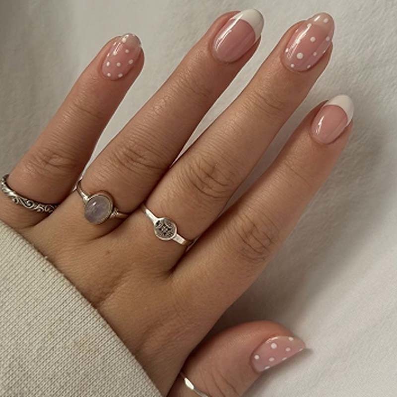 Oval Nude Pink Fake Nails French Tip Pattern False Nails Gentle Vintage