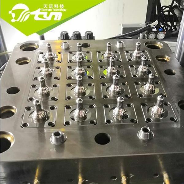 Máquina de molde alta do silicone da produtividade 130T que faz a bico de alimentação da chupeta do bocal dos produtos do bebê a precisão alta