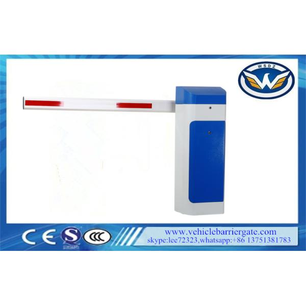 Роскошные барьеры автостоянки СИД светофора складывая заграждение 90 градусов черных/красных цветов/син
