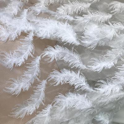 O estiramento branco bordou a tela do laço da malha pela jarda para o vestido de casamento/vestido de noite
