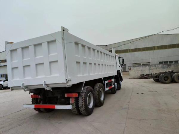 Caminhão de despejo de estilo de elevação dianteira 12.00r20 Pneus 375HP Sinotruk HOWO 8 * 4 Caminhão de segunda mão