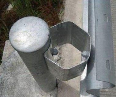 4.5mm Thickness Highway Guardrail Systems Parts Galvanized Round Guardrail Posts