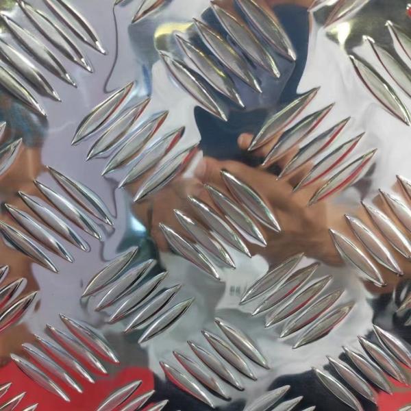 AL6061-T6 Placa de rosca de diamante 6mm*1250*2500mm Plancha de aluminio a cuadros con patrón de diamante para pasarela