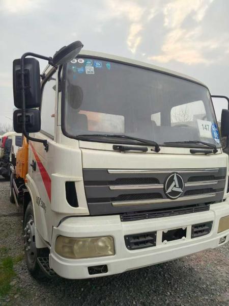 Pompe à béton d'occasion Sany 21 mètres rouge de 2013 avec châssis Benz