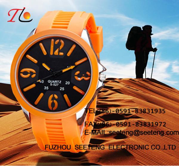 A silicone band quartz Wrist Watch suitable for climbing skiing and outdoor sorts for men