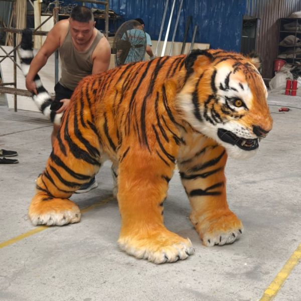 Amusement Park Performance Realistic Animatronic Tiger Costume Customized