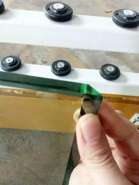 Máquina de revestimento de vidro de borda recta com motores de tipo 9 vertical durável para vidro de 3-12 mm