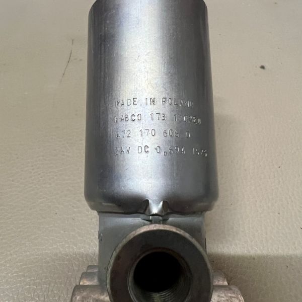 ASR solenoid valve WABCO 472 170 6060, suitable for Higer and King Long buses.