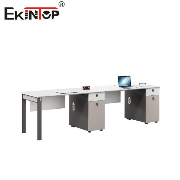 Estación de trabajo de oficina modular de estilo contemporáneo con pantallas de privacidad