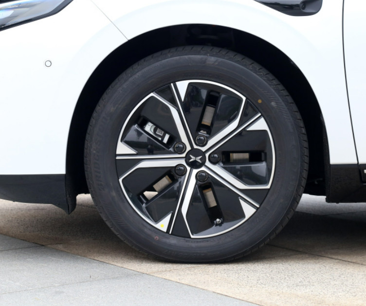 Автомобили Xpeng P5 2022 550E EV новые и используемый седан компакта ряда Xpeng P5 550km