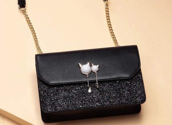 The new fashion Korean version 2019 joker bag is a one-shoulder bag with girly slung chains crossbody bags