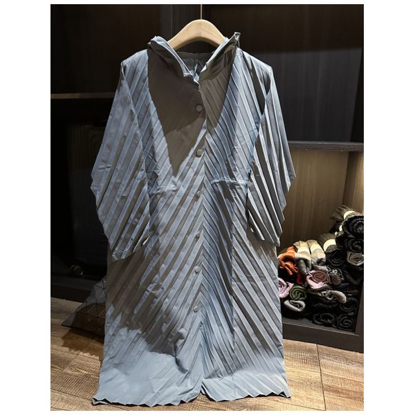 Elegant temperament, solid color hooded pleated loose version, casual mid length windbreaker jacket, autumn