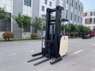 Capacidade de carga nominal 1600 KG Distância para a frente 1000 mm