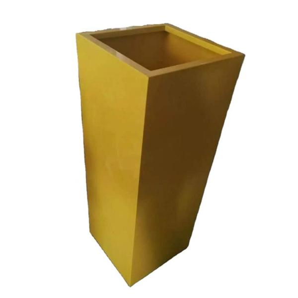 Fácil montar las macetas verticales de los altos plantadores blancos