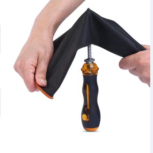 La multitud de goma industrial negra de espesamiento de los guantes los 35Cm Unflocked alineó los guantes de goma