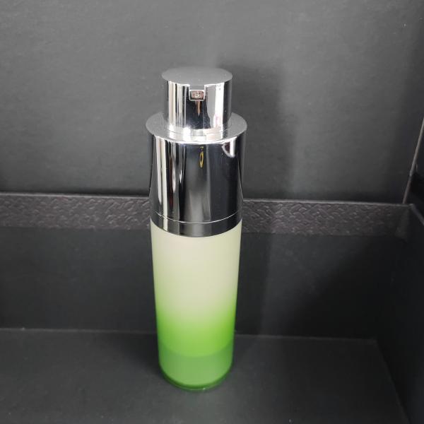 Бутылка с безвоздушным насосом с блестящей поверхностью и сертификацией ISO