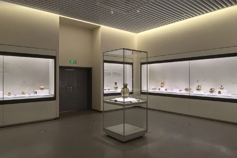 Custom Museum Wall Display Case with Anti-UV Low-Iron Glass Fully Sealed Dust-proof Structure and Integrated Professional LED Lighting