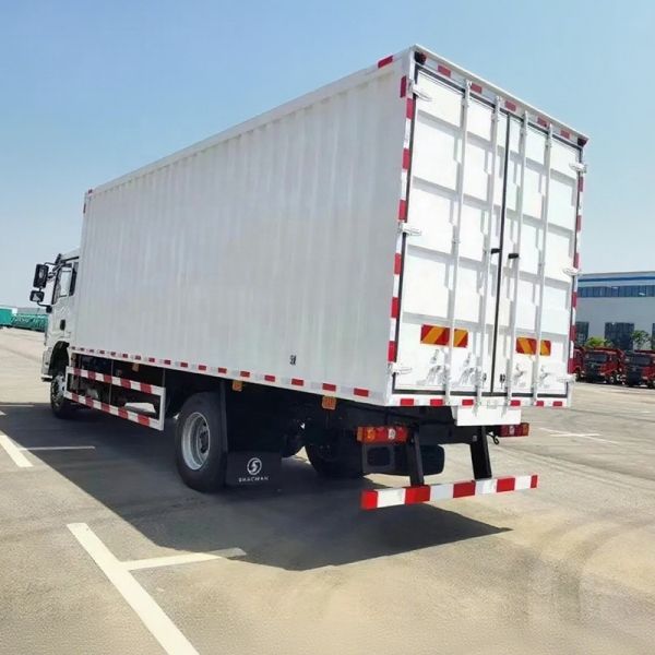 4X2 6 Wheel Delivery Box Truck Cargo Transport Vehicle Shacman L3000 Light-Duty