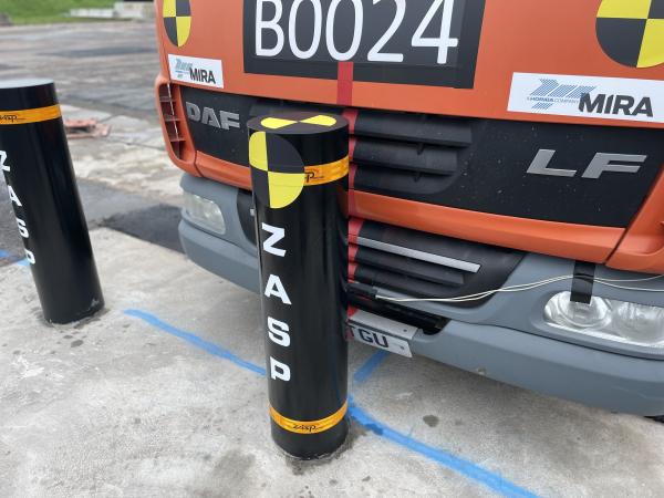 1100L*1800W*1300Hmm Noir ISO 22343-1 2023 Monture peu profonde Bollard intégré fixe pour l'antiterroriste