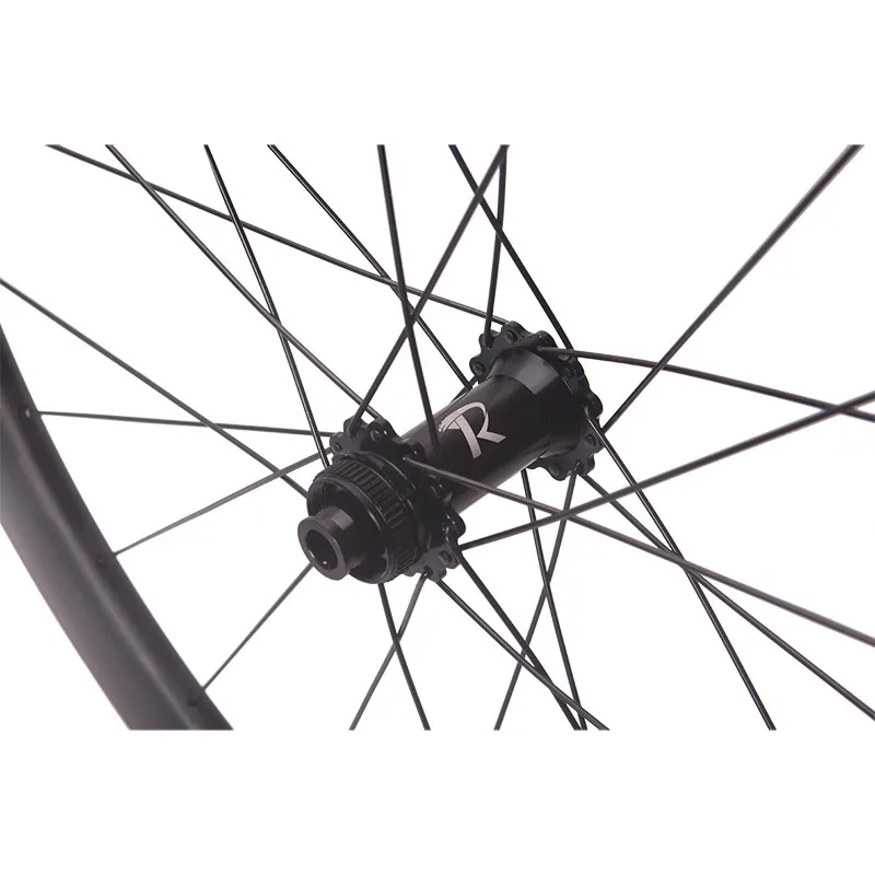 Jeu de roues de frein à disque Ultra Light 700C 36T 50mm de profondeur 20 / 24 trous de rayons pour vélo de route
