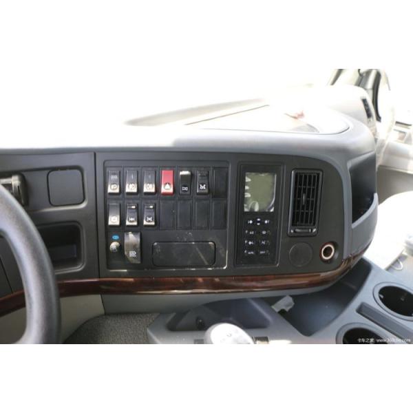 6.8X2.35X1.5 Cargo Tank 8X4 371hp 375 HP HOWO-70 km Dump Truck with Drive Wheel 6x4