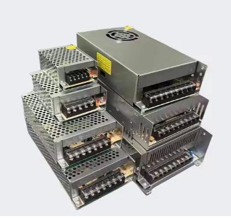 CE RHOS Listado 110V 220V AC LED Driver Fuente de alimentación IP67 Impermeable al aire libre 3 años de garantía para el proyecto de luz de banda LED