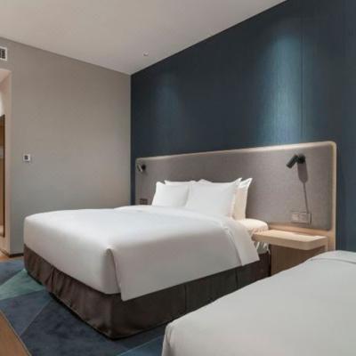 Sleek Queen Size Hotel Guest Room Furniture Fully Assembled Nightstands