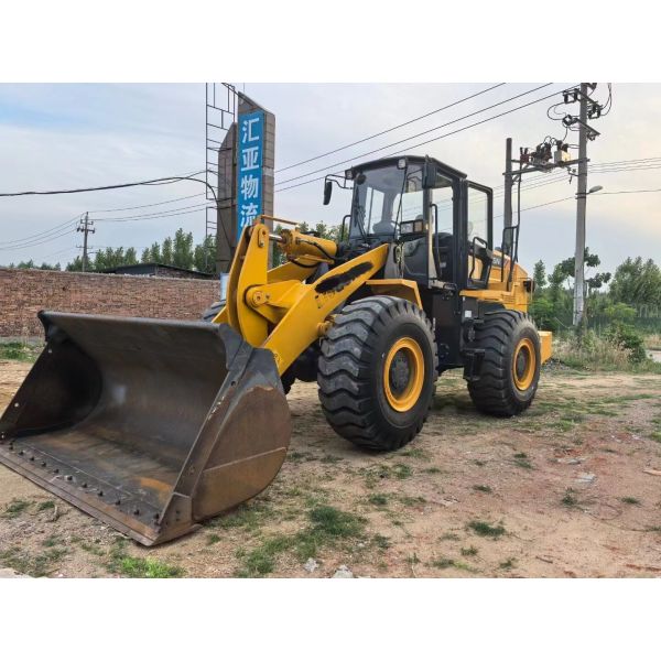 Used Chinese brand loader 5 tons in excellent condition load capacity rated power 162 kW for construction