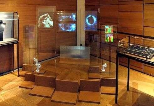 3D Transparent Holographic Projection Film 45° Angle High Light Transmittance For Shop Window Display Advertising