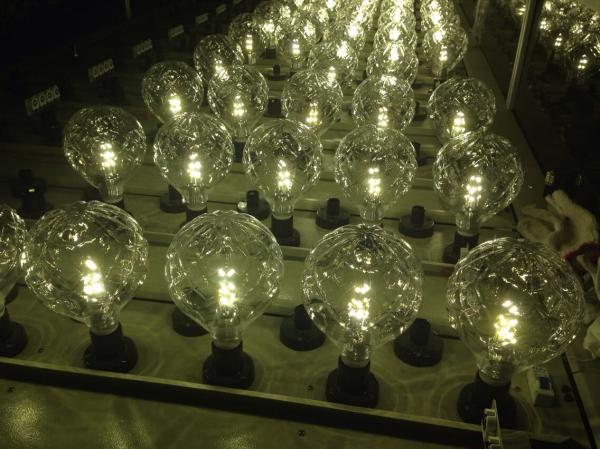 China manufacturer supplier led lighting bulb 5W E40 base led globe lamp