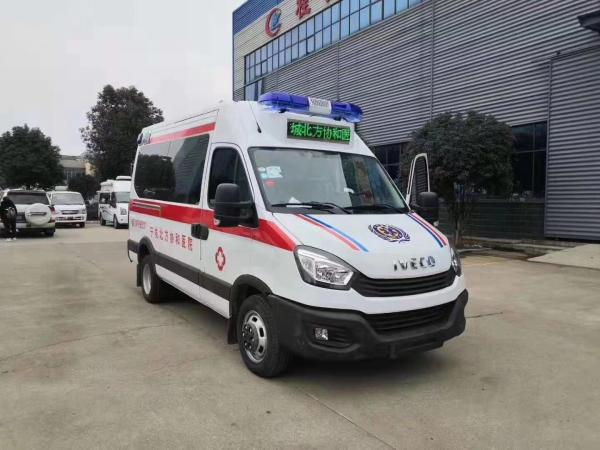Ambulância média do dever dos primeiros socorros de IVECO 130 km/h do tipo diesel 4*2