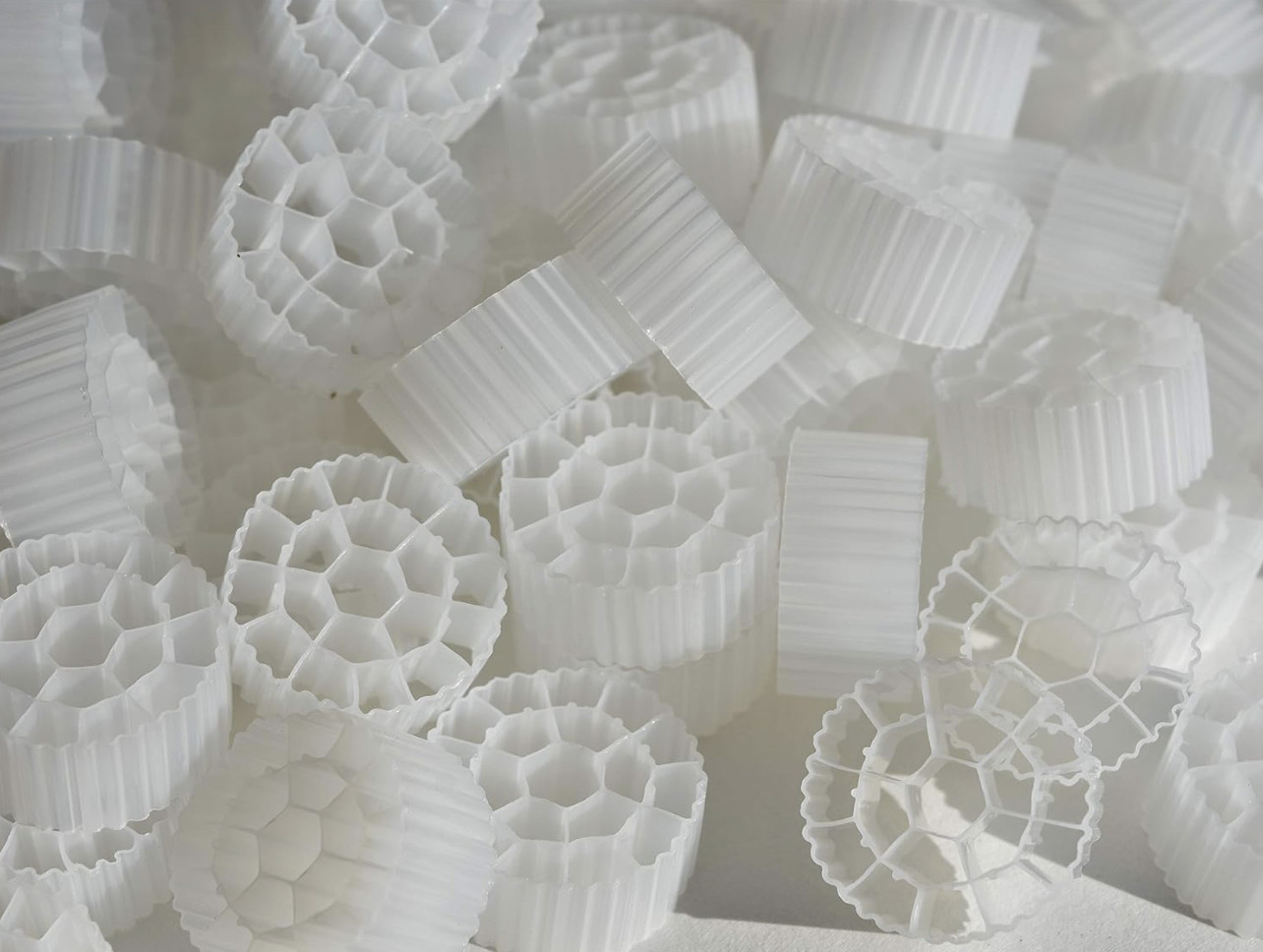 HDPE MBBR Biofilter Плавучий MBBR СМИ Материал Пластиковые фильтрующие средства для очистных сооружений