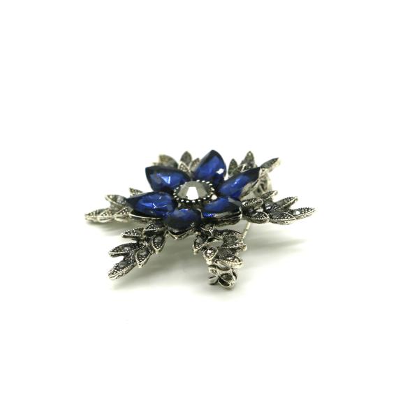 Leaf Shape Fashion Brooch Pin Sapphire Crystal Inlaid OEM ODM