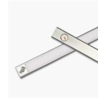 12 lumières Armoire alimentée par batterie Lumière LED avec installation adhésive Pas de fonction de minuterie