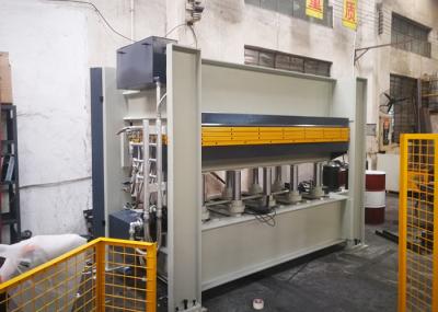 Máquina automática completa da imprensa do Woodworking com a tabela de trabalho de 2700 * de 1370mm