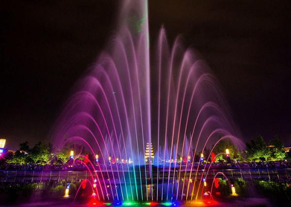 Popular Large Sea Floating Light Up Water Fountain For Modern Estate / Villa