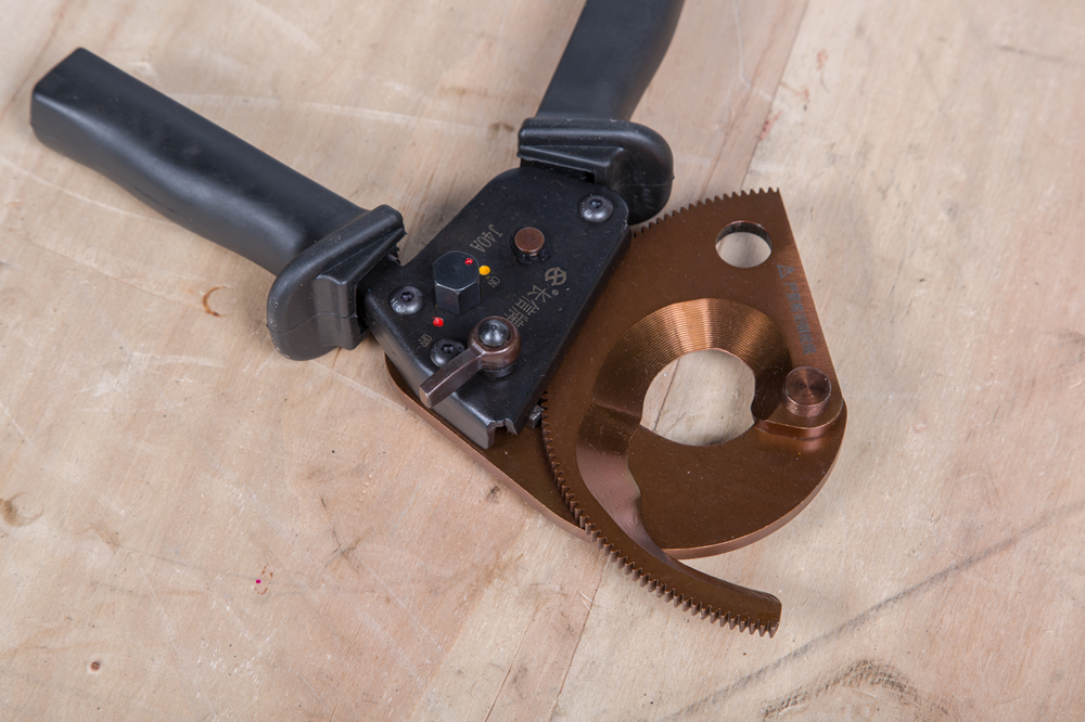 Heavy-Duty Ratcheting Cable Cutter with High-Strength Steel Blade for Copper and Aluminum Wires