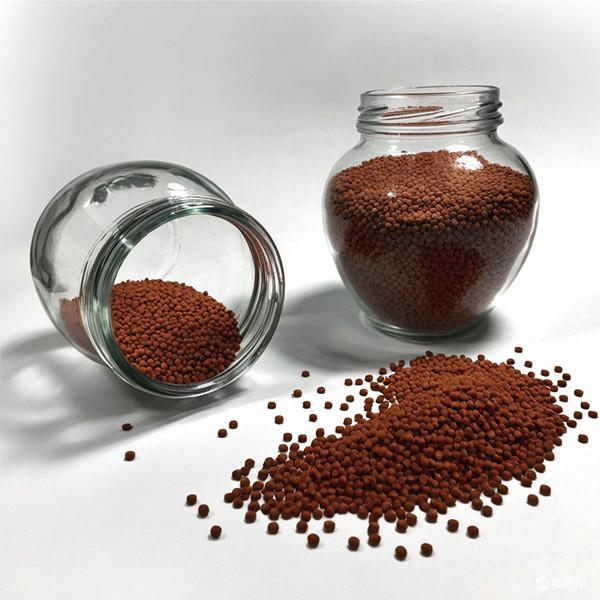 Red Color Ethylene Vinyl Acetate EVA Masterbatch High Impact Resistance Hardness Corrosion Resistant