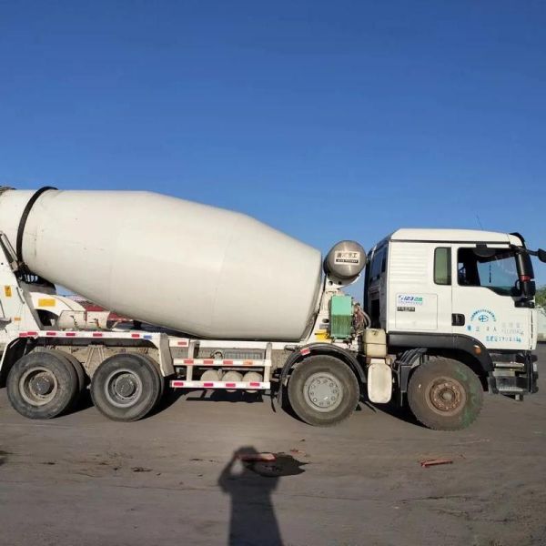 Used SINOTRUK SITRAK 12m³ Concrete Mixer Truck – 340HP Powerful Engine | 8x4 Drive | High Efficiency