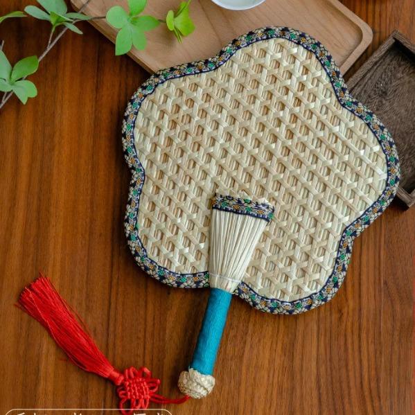 Y-Z Handmade Woven Palm-leaf Reed Cattail Leaf Fan Portable Tassel Summer Farmhouse Hand Fan