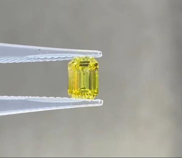 HPHT 1ct Lab Created Yellow Diamonds Emerald Cut VVS Clarity IGI Certified