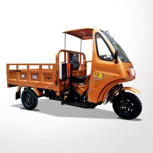 Capacité de chargement de 1200 kg Tricycle à moto à carrosserie ouverte avec boîte de chargement légère et moteur