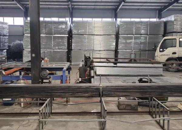 8 Gauge Welded Wire Mesh 75x75mm 3x3 Size With 350g/Sqm Zinc Rate