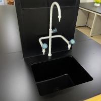 Analyse automatique à trois voies d'évier de robinet d'eau de laboratoire de garnitures de laboratoire de col de cygne