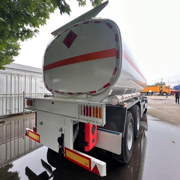 New 3-Axle 12r20 Tire Model 12 Tires 40,000 Liters 45,000 Liters Fuel Tank Semi Trailer (Color Customer Optional)