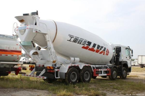 National Heavy Truck HOWO 8X4 5.5 Square Concrete Mixer Truck and Capacity of 2-25m3